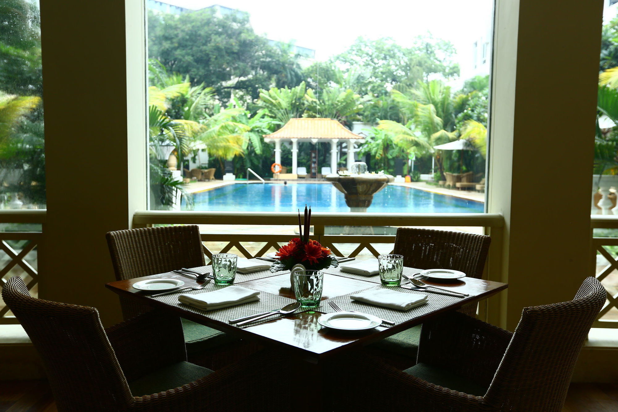 Taj Connemara, Chennai Hotel Restaurant photo